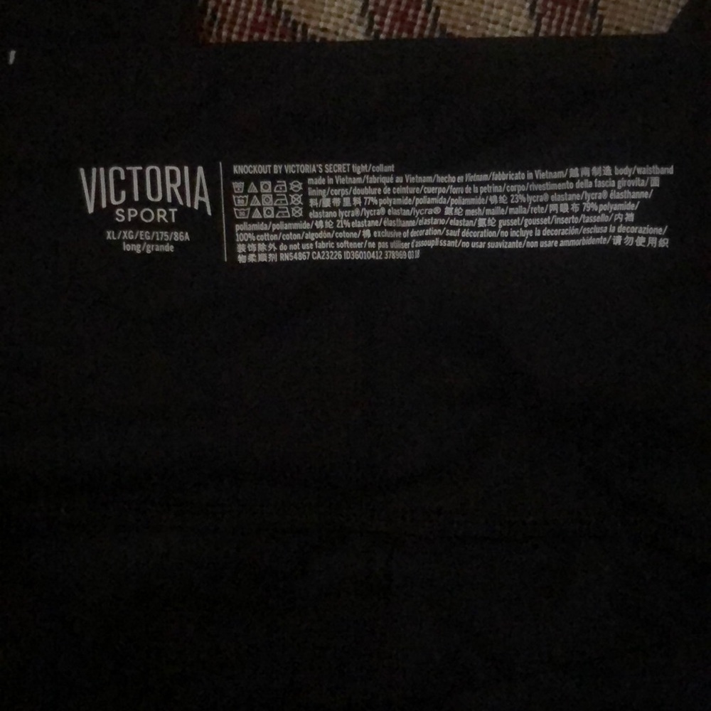 Black sports leggings
